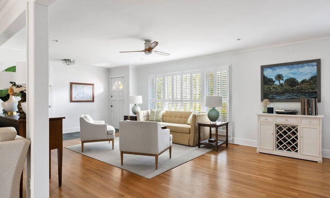 Charleston Cottage | Charming Fort Sumter Cottage