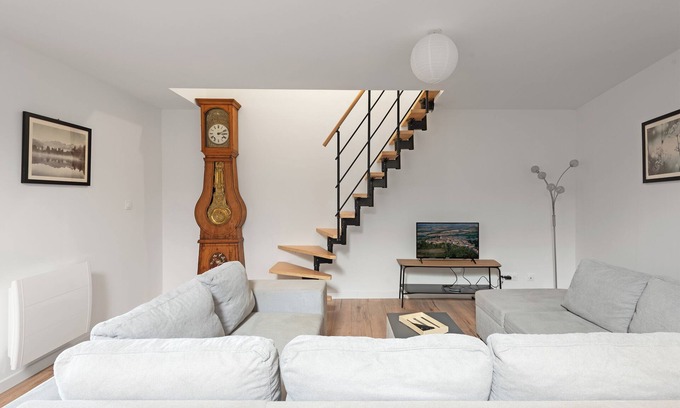 Castelnau-de-Montmiral Apartment | Charming duplex "Castel haut
