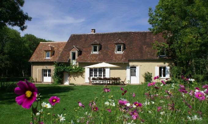 Malicorne House | Charming residence with private tennis court and very large heated swimming pool