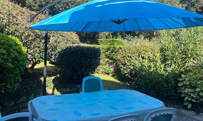 Le Grand-Village-Plage Apartment | Charming house with terrace and shared pool, steps from the beach – Ideal for 4 people