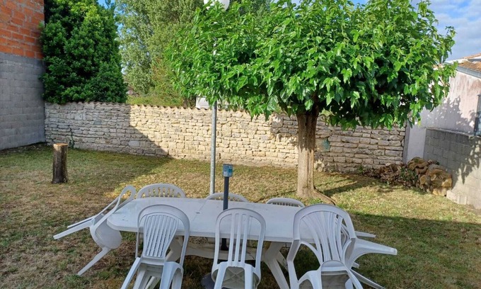 Le Grand-Village-Plage House | Charming Amicis house, just a few steps from the beach!