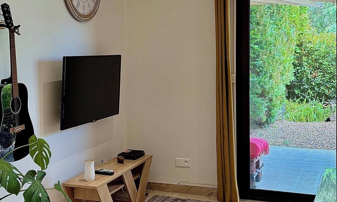 Mandelieu-La-Napoule Apartment | Charming studio - AC - Swimming pool - Terrace - Parking