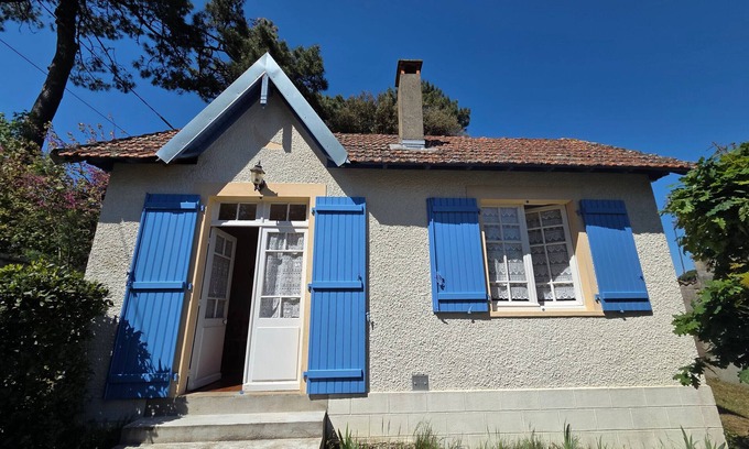 Saint-Brevin-les-Pins House | Charming 40s Beach House near Ocean, Shops & Activities