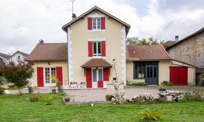 Saint-Front-la-Riviere Cottage | Charming 3BR House with Garden, Terraces, and Bikes Near Brantôme