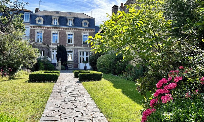 Saint-Valery-sur-Somme House | Charming house: facing the bay, in the heart of town with large gardens