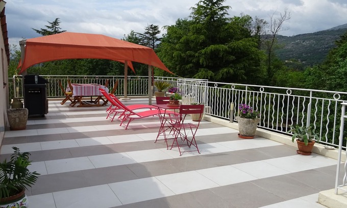Saint-Vallier-de-Thiey Villa | Charming villa between sea and mountain on the French Riviera