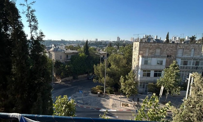 Katamon Apartment | Charming fully equipped 2-bedroom apt in Jerusalem with AC & kosher kitchen