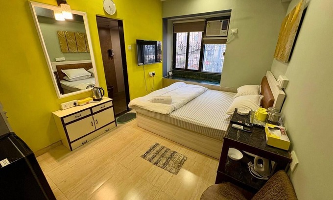 Bandra West Apartment | Charming Fully Furnished Studio at Hill Road, Bandra West.