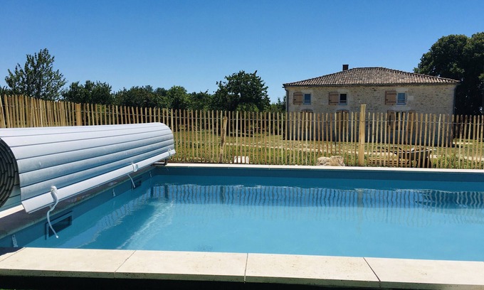 Le Gua Cottage | Charming furnished apartment for 6 people in a quiet location with swimming pool and large garden