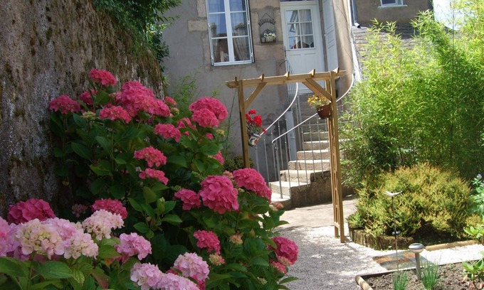 Autun House | Charming furnished apartment, City center, Autun. 2 stars