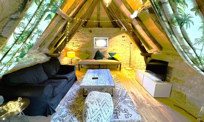 Larnagol House | Charming gîte, Lot Valley, large private garden, 3 *.