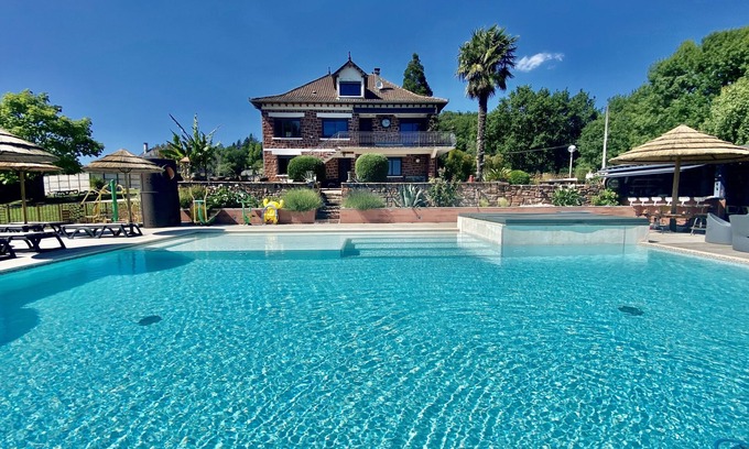 Meyssac House | Charming gîte with large capacity