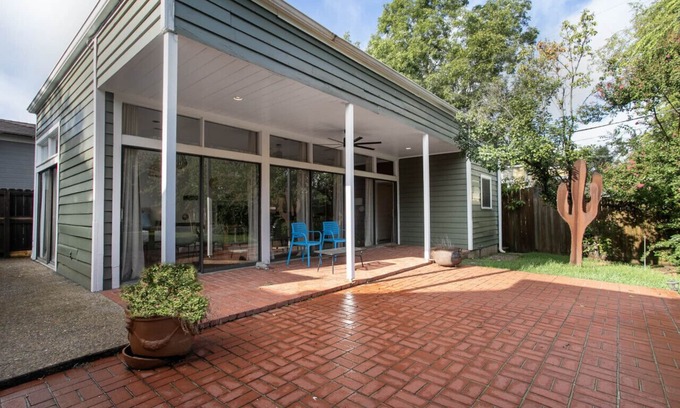 Tyler House | Charming Garden Oasis Studio Apt