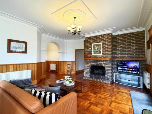Garfield House | Charming Garfield Farm Stay 4BR Holiday Villa