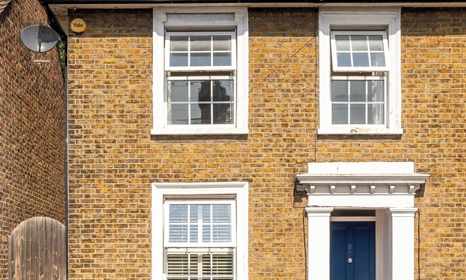 Norbiton House | Charming 3BR Victorian House with Parking - 10 Mins to Kingston