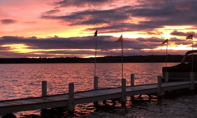 Lake Geneva Condo | Charming getaway with panoramic lake views. 5 min from downtown Lake Geneva ⚓️