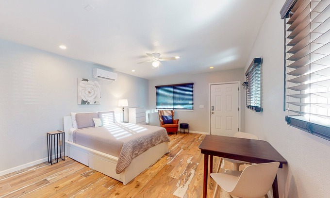 Flagstaff Apartment | Charming getaway with a well-equipped kitchenette - walk to downtown, shopping