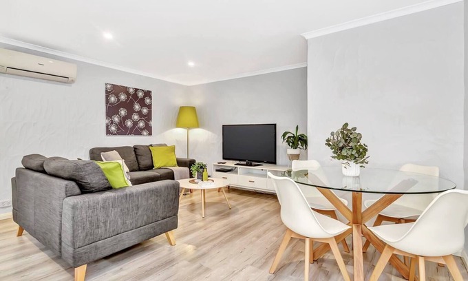 Glenelg North Apartment | Charming Glenelg Stay Walking Distance to Beach