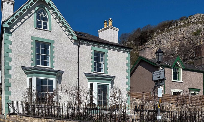 Llandudno House | Charming Grade II Listed Retreat Next to Orme Tramway, at the Foot of Great Orme
