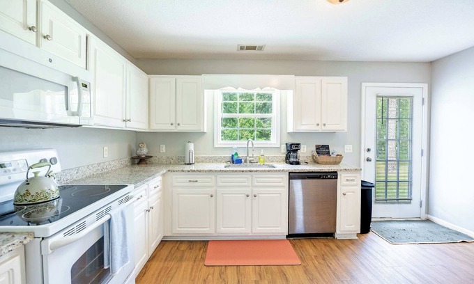 Statesboro House | Charming Gray Home- 5 mins from GSU!