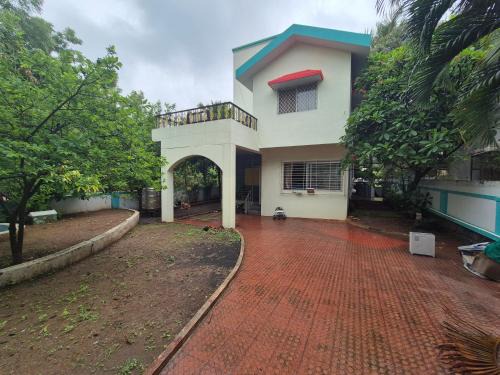 Undri House | Charming Green Hideout