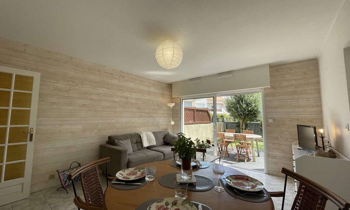 La Rochelle Apartment | Charming Ground Floor Apt with Pool Access, Near Shops & Transit - La Rochelle