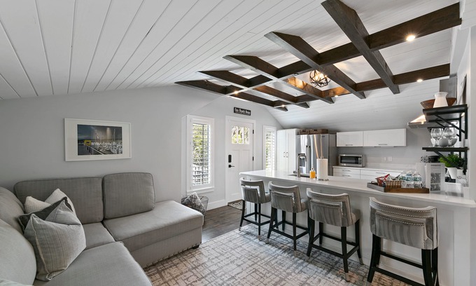 Sawgrass Cottage | Charming guest house cottage with private beach access!