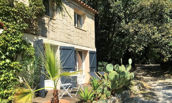 La Boissiere House | Charming guest rooms in outbuilding with terrace and private garden