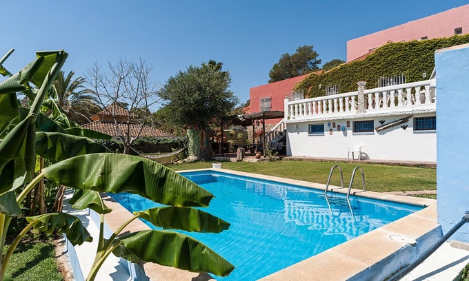 La Ribera de la Oliva House | Charming Holiday Home "Bambú" with Outdoor Pool