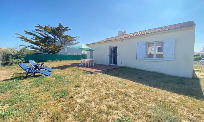 Bretignolles-sur-Mer House | Charming Home with Enclosed Garden, 700m from Sauzaie Beach, Ideal Surf Spot
