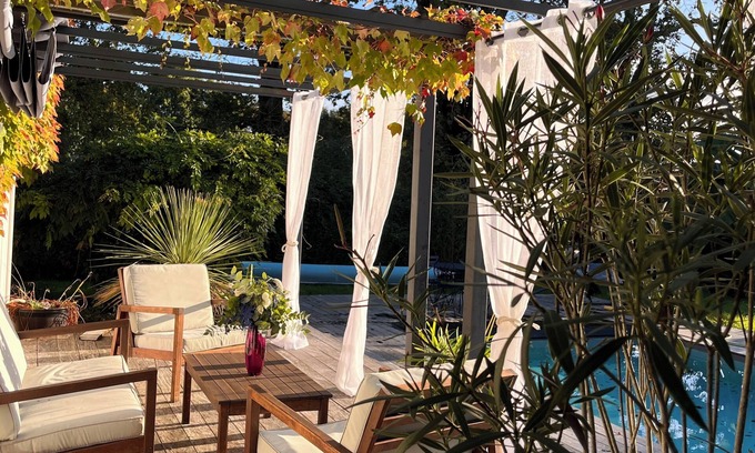 Cenac House | Charming house near Bordeaux - quiet - sleeps 8 - swimming pool - summer kitchen