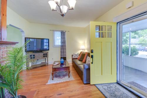 Hampton House | Charming Hampton Home about 7 Mi to Buckroe Beach!