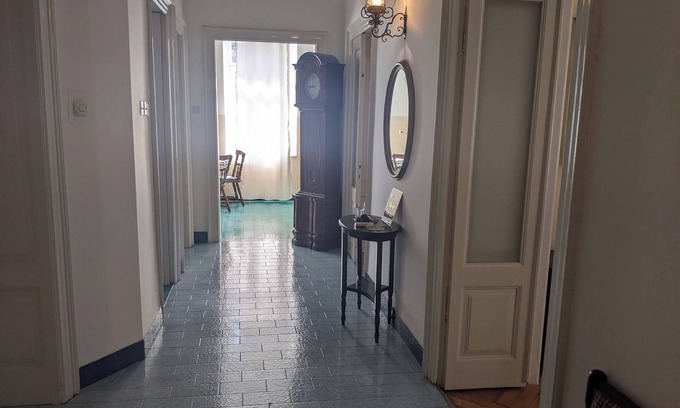 Veruda Apartment | Charming Heritage Apartment Walking Distance to the Beach