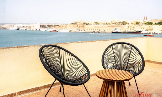 Senglea House | Charming Historic Home With Rooftop Views