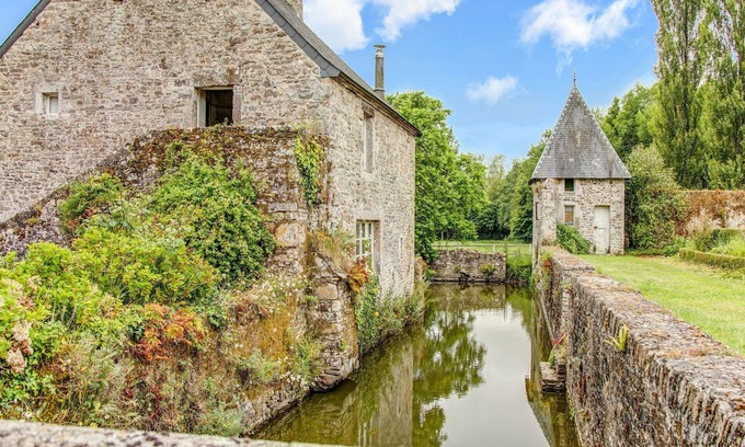 Denneville House | Charming holiday home in Portbail-sur-Mer with a terrace