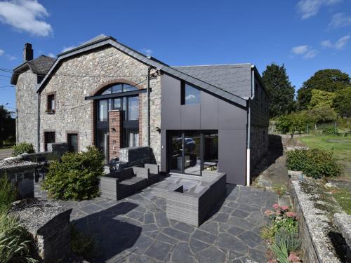 Sainte-Ode House | Charming Holiday Home in Sainte Ode with Terrace