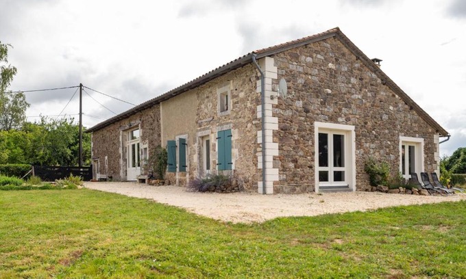 Rouzede House | Charming holiday home in Rouzède with a private, heated swimming pool