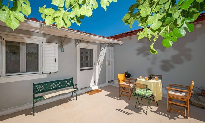Pigadhakia House | Charming Holiday Retreat: A Perfect Blend of Tradition and Modern Comfort