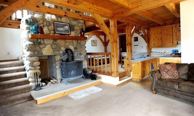 Harbor Springs House | Charming Home (3bed, 2bath) Nestled in Woods and Close to Town