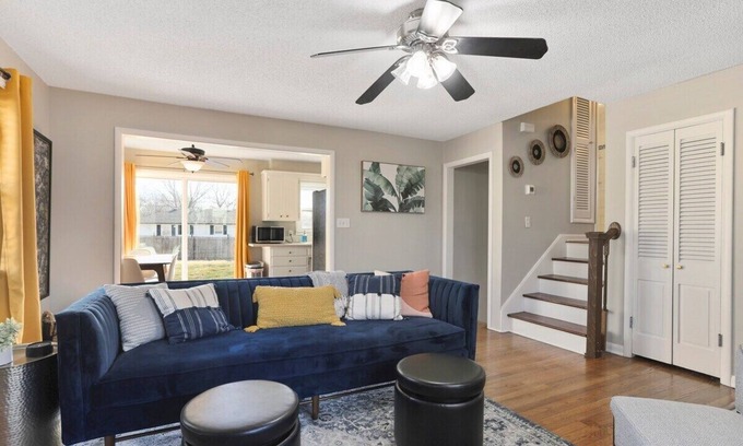 Lee's Summit House | Charming Home|4 KingBeds|Fenced Yard|Fire pit