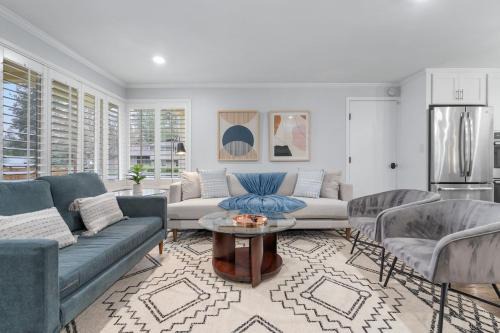 Crossroads House | Charming Home in Bellevue Near Downtown n Microsoft