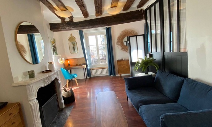 Le Pecq Apartment | Charming home in the heart of St Wandrille quarter