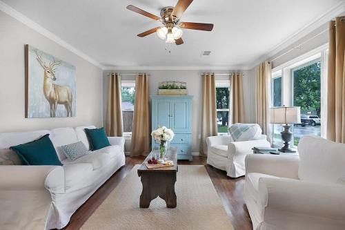 Fredericksburg House | Charming Home Just 4 Blks from Main St!
