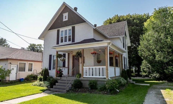 Meaford House | Charming Home, Minutes to Beach, Downtown Meaford