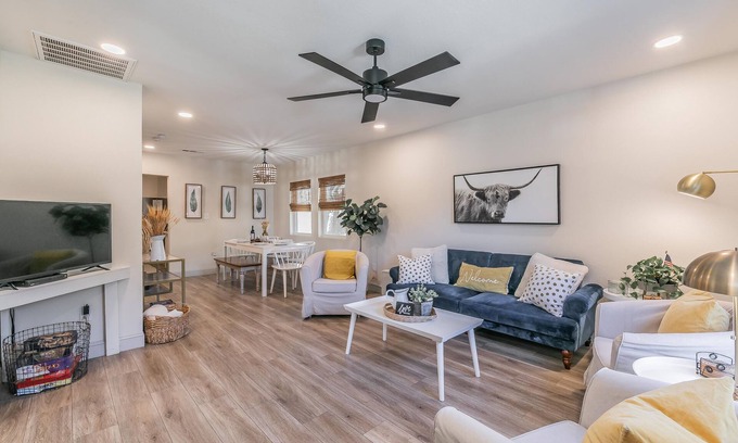 Crestline Area House | Charming Home near Dickies+KING bed+CLEAN+Quiet Street