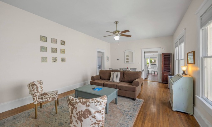 Mobile House | Charming Home Near Mardi Gras with EV Charger