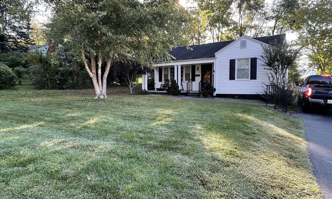 Johnson City House | Charming home near Downtown, Med Center and ETSU