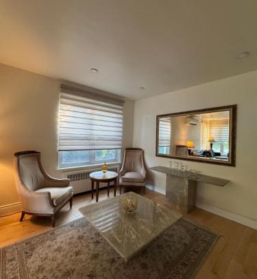 Cote-Des-Neiges—Notre-Dame-De-Grace Apartment | Charming Home Park View Family-Ready