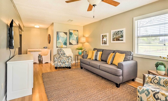 Higden House | Charming Home w/Porch: Walk to Greers Ferry Lake!