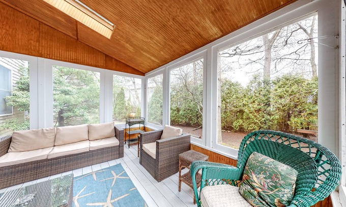 East Chop House | Charming Home with High-Speed WiFi, Washer/Dryer, Furnished Deck, & Gas Grill